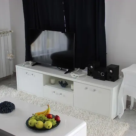 Christine Apartment *